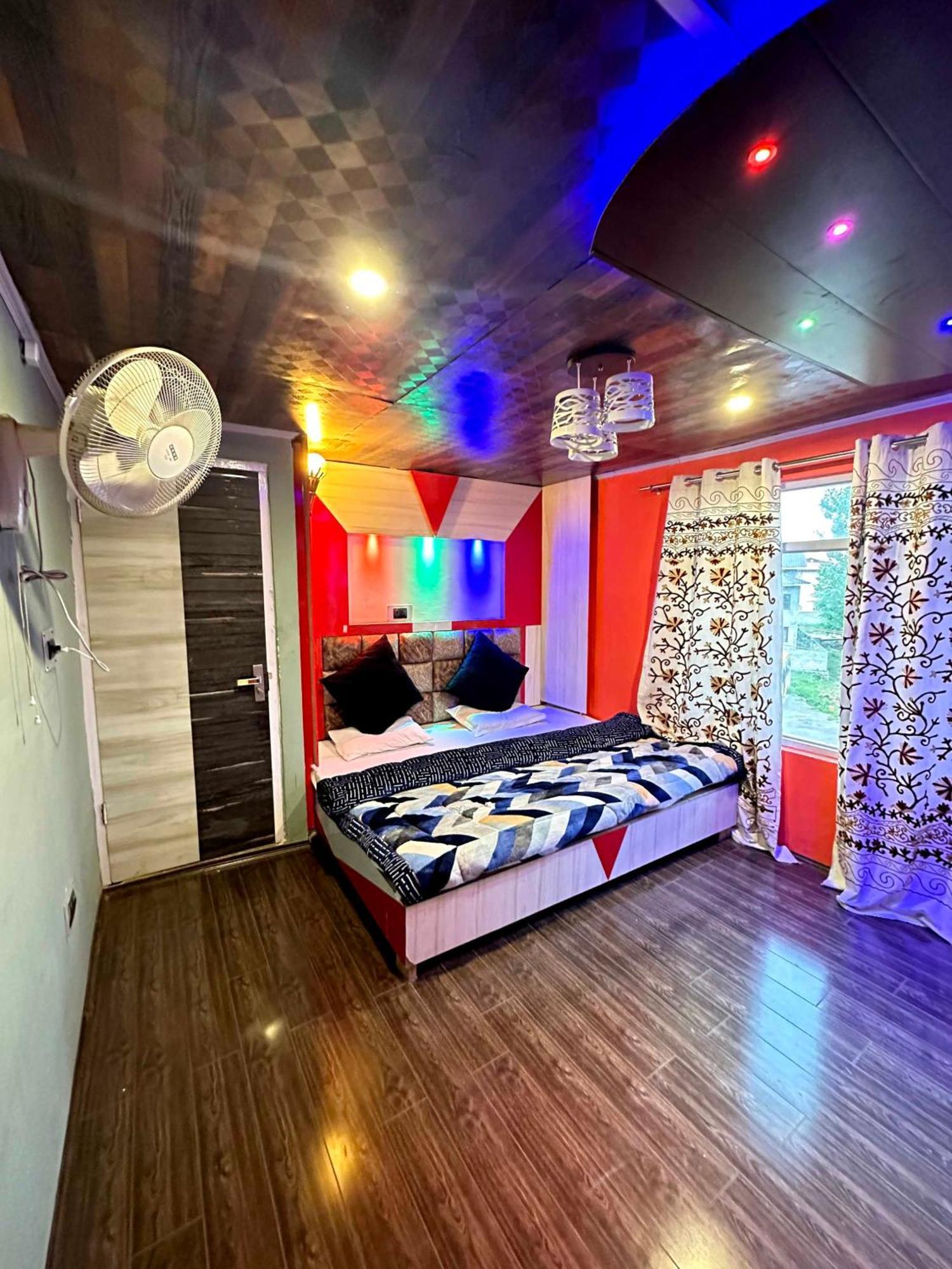 Srīnagar Hotel O Eco Rooms מראה חיצוני תמונה